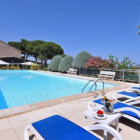 Domaine De Saint Pierre 4* カルジェーズ