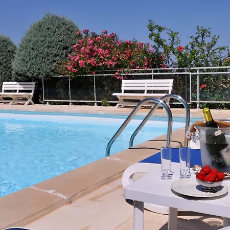 Domaine De Saint Pierre Hotell 4*