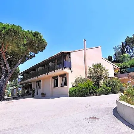 Domaine De Saint Pierre