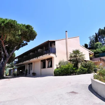 Domaine De Saint Pierre 4*