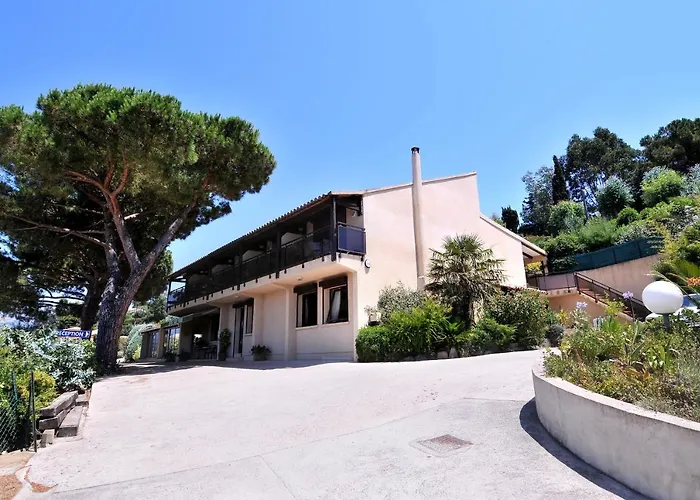 Domaine De Saint Pierre 4*